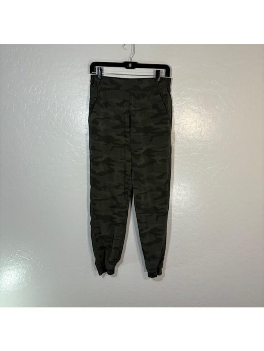 Athleta Brooklyn Textured Lined Jogger Pants Womens 6 Green Camo Athletic